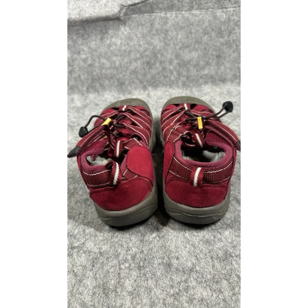 KEEN Newport H2 Shoes Women Size 6 Burgundy Waterproof Hiking Sandals